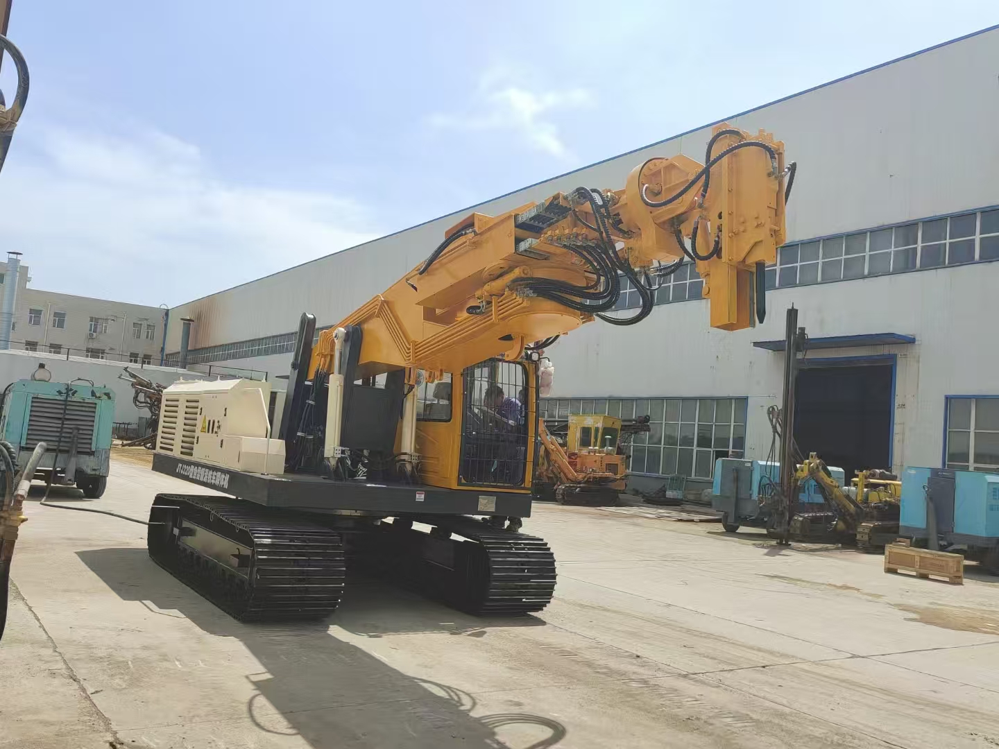 Машина для разрушения футеровки чугунных бочек торпед.jpg